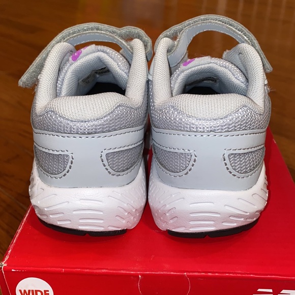 Toddler New Balance Sneakers - Picture 4 of 7